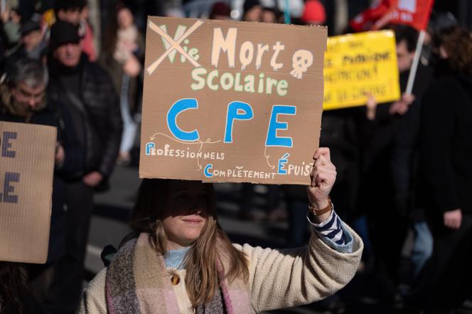 Manifestation contre les suppressions de postes dans l’éducation nationale, à Paris, le 16 février 2026. 