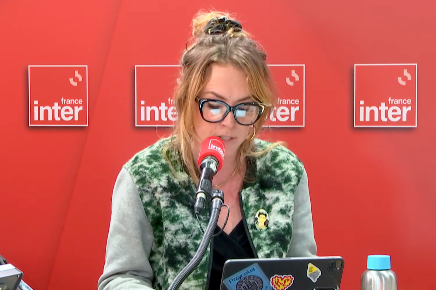 L’humoriste Julie Conti quitte France Inter, après un sketch sur Sophia Aram