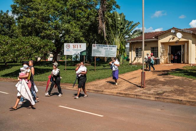 A l’entrée de la clinique de Lobamba, le 17 mars 2026. 
