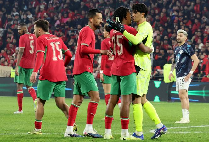 Des joueurs de l’équipe du Maroc célèbrent leur victoire sur le Paraguay en match amical au stade Bollaert-Delelis à Lens, le 31 mars 2026.