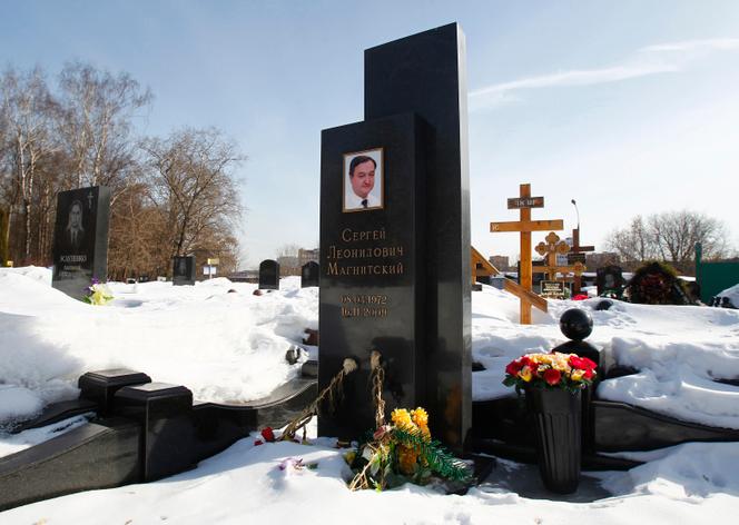 La tombe de l’avocat Sergueï Magnitski, au cimetière Preobrazhensky de Moscou, le 11 mars 2013. 