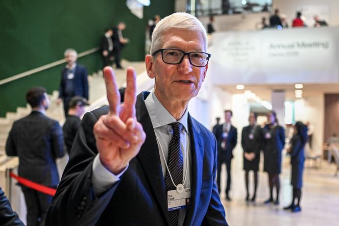 Le PDG d’Apple, Tim Cook, en marge du Forum économique mondial de Davos (Suisse), le 21 janvier 2026.