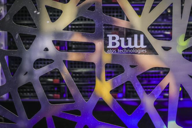 Détail d’un serveur informatique de calcul Bull Sequana, développé par Atos, au Très Grand Centre de calcul, où sont étudiées les solutions techniques destinées à équiper les futurs super-ordinateurs européens, à Bruyères-le-Châtel (Essonne), le 24 février 2023.