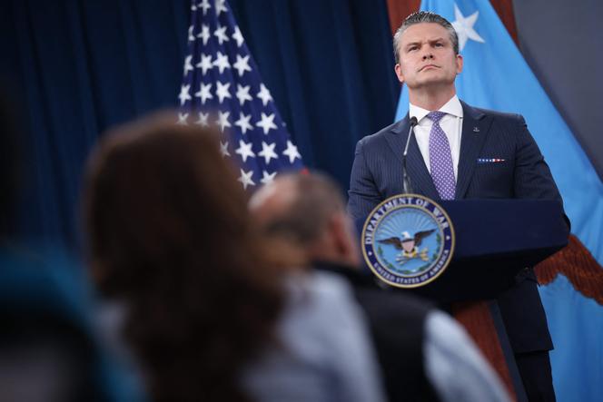 Pete Hegseth, Secretário de Defesa dos Estados Unidos, durante uma coletiva de imprensa no Pentágono, Virgínia, em 31 de março de 2026. 