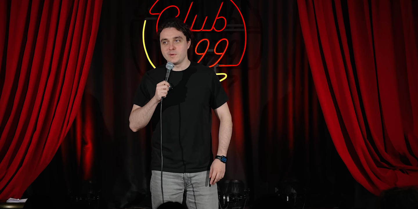 Dragos, le comique roumain qui aimerait rassembler l’Europe autour du rire