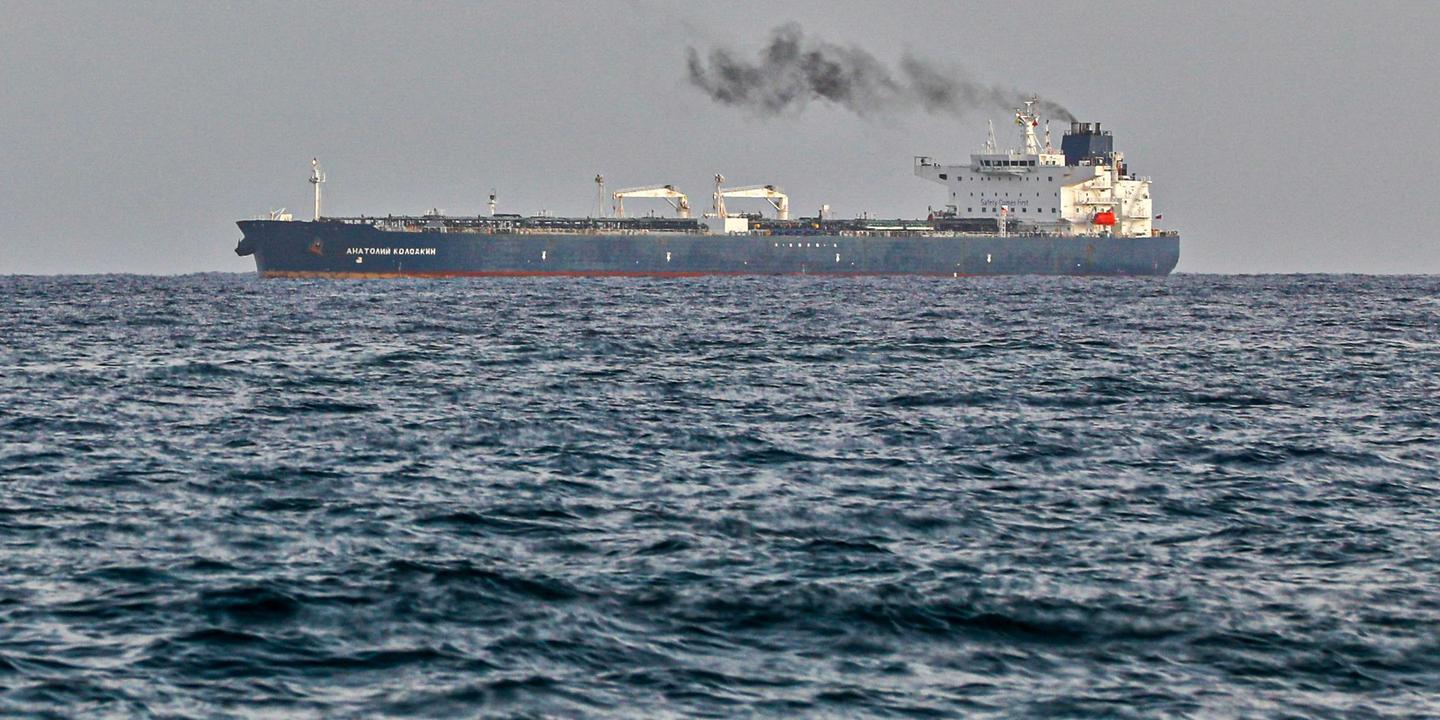 Un pétrolier russe accoste à Cuba après l'approbation de Trump, malgré le blocus américain