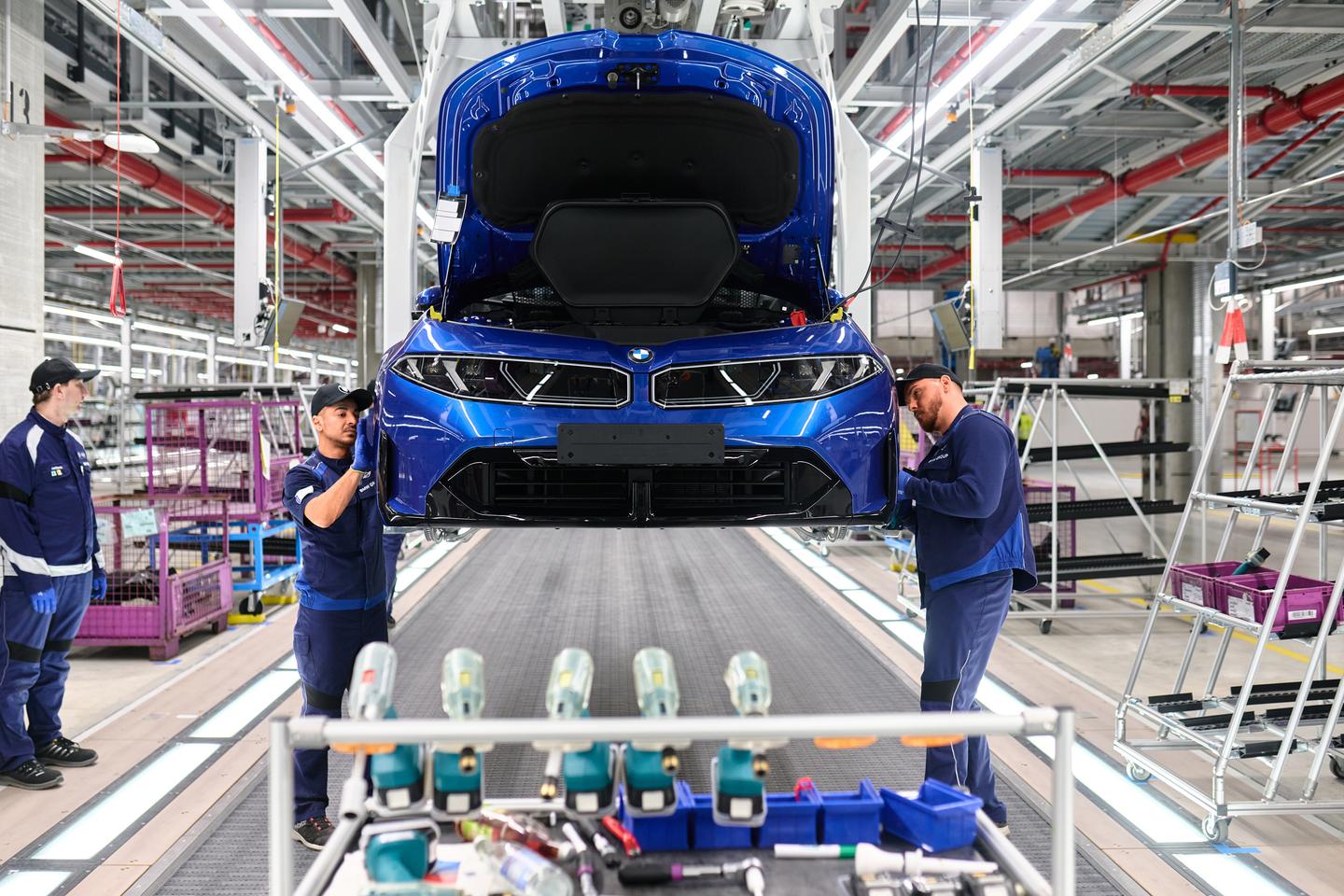 Avec sa nouvelle gamme électrique, BMW fait une leçon de « made in Europe »
