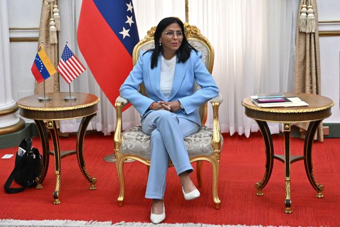 A presidente interina Delcy Rodriguez com o secretário de Energia dos EUA, Chris Wright, no Palácio Presidencial Miraflores, Caracas, 11 de fevereiro de 2026.