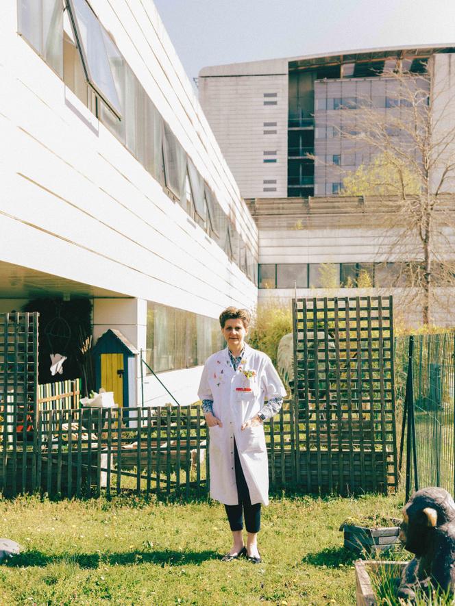 Béatrice Pellegrino, hemato-onco-pediatra, no centro hospitalar François-Quesnay, em Mantes-la-Jolie (Yvelines), em 20 de março de 2026.