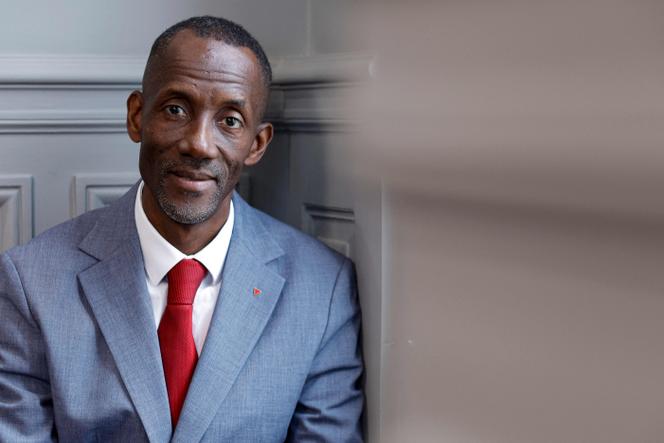 O prefeito (La France insoumise) de Saint-Denis, Bally Bagayoko, na prefeitura de Saint-Denis (Seine-Saint-Denis), 1º de abril de 2026.