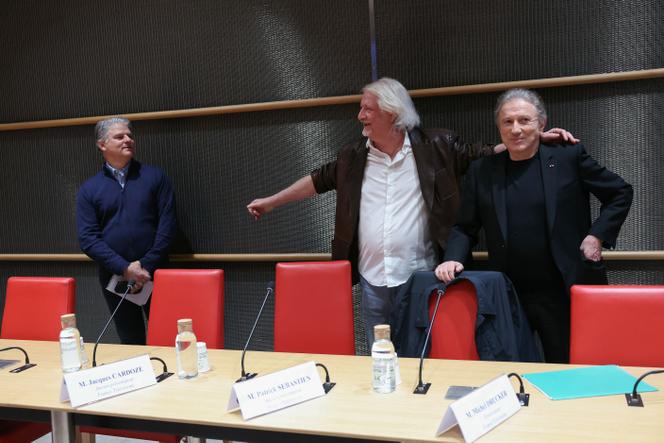 Da esquerda para a direita: Jacques Cardoze, Patrick Sébastien e Michel Drucker. Na Assembleia Nacional, em Paris, 31 de março de 2026.