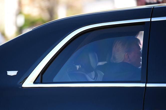 Donald Trump chega ao Supremo Tribunal em Washington, quarta-feira, 1 de abril de 2026, para assistir aos debates sobre o direito do solo.