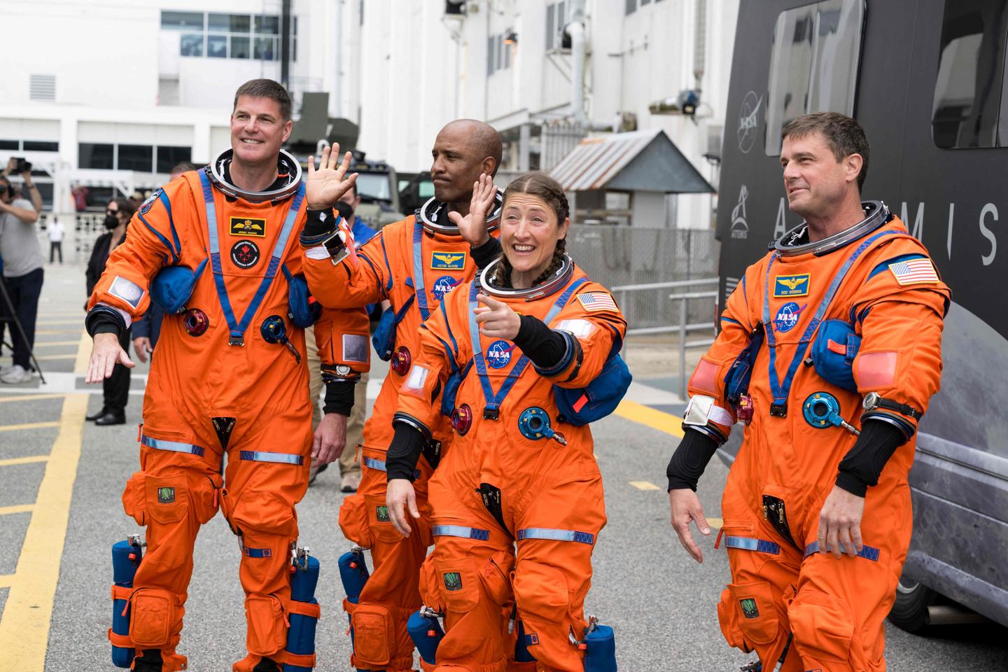 Les astronautes de la NASA avant d’embarquer à bord de leur vaisseau spatial Orion.