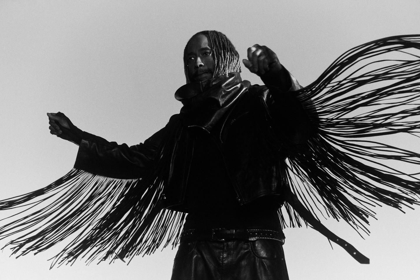 Thundercat, bassiste et chanteur américain, célèbre ses amis avec son album « Distracted »