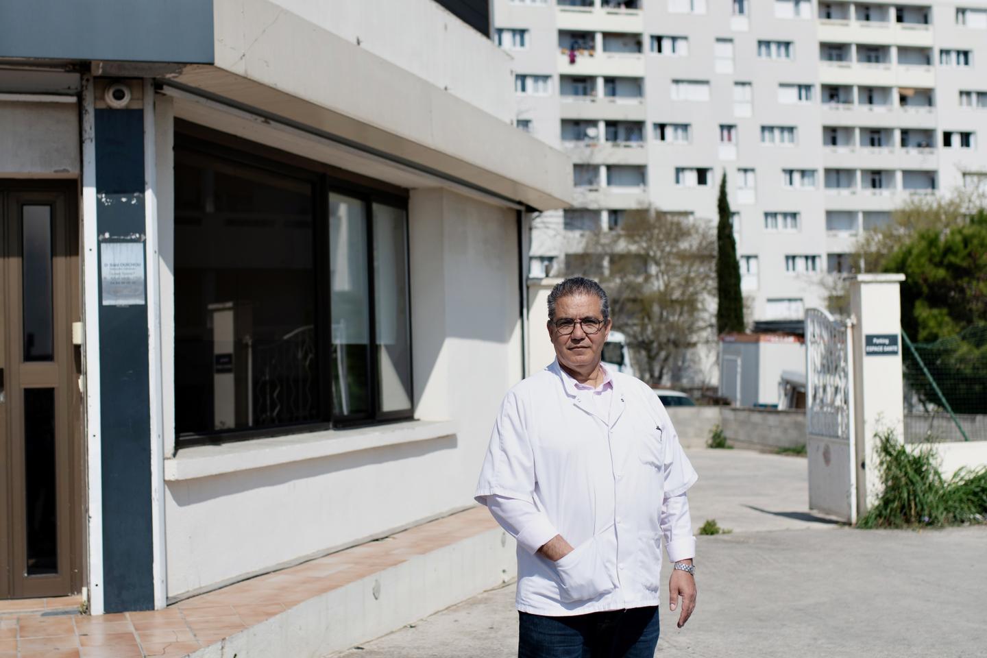 « La médecine, pour moi, c’est sauver les gens » : les confidences d’un généraliste des quartiers nord à Marseille