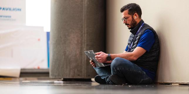 Pourquoi l’emploi, notamment des jeunes, recule-t-il dans l’informatique ?