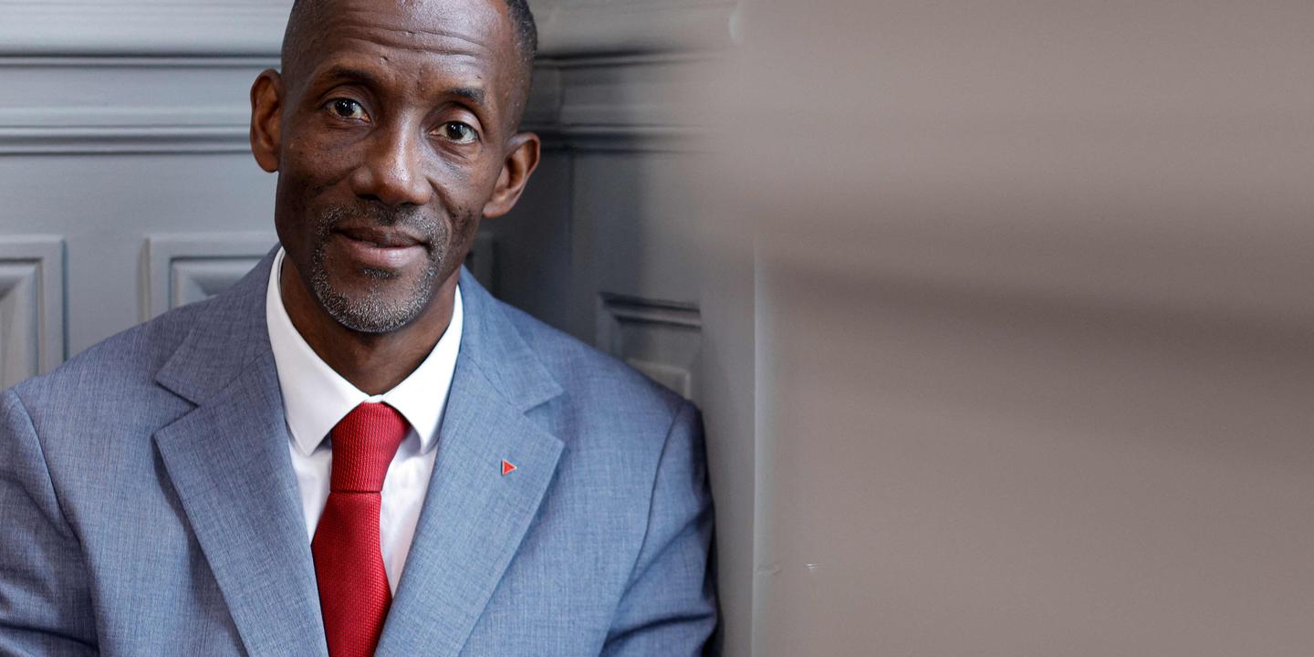 Bally Bagayoko salue le soutien tardif de Macron contre le racisme et critique l'État