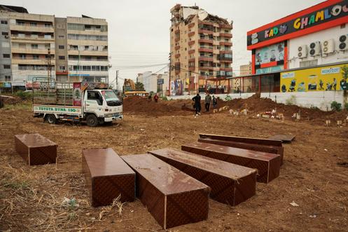 Une fosse commune, à Tyr (Liban), le 2 avril 2026.