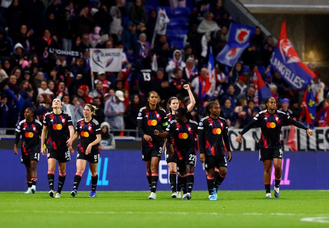 Jogadores do OL Lyonnes, durante o jogo de volta das quartas de final da Liga dos Campeões contra o Wolfsburg, no Groupama Stadium, em Décines-Charpieu (Rhône), em 2 de abril de 2026.