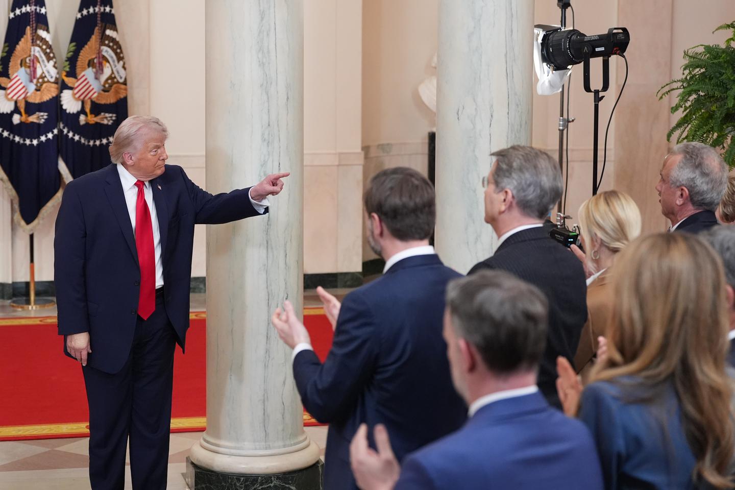 Donald Trump promet de renvoyer l’Iran « à l’âge de pierre », sans dessiner d’issue à la guerre