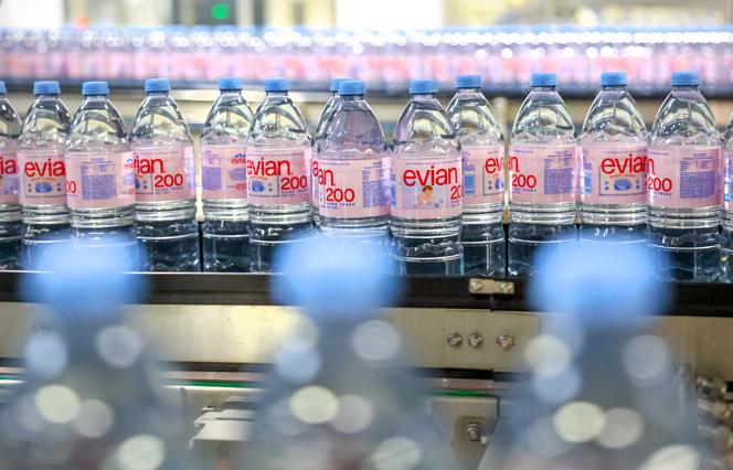 Na nova fábrica de engarrafamento, em Publier (Alta Sabóia), 2 de abril de 2026.