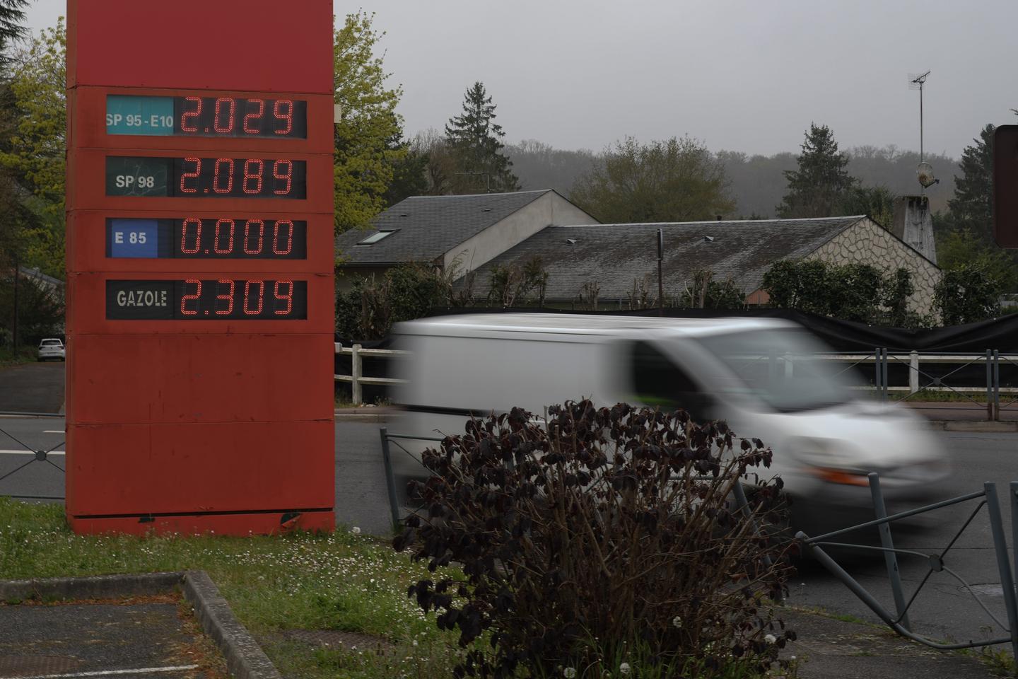 40 euros pour 17 litres de carburant : à la station-service, les inégalités se creusent au moment de faire le plein