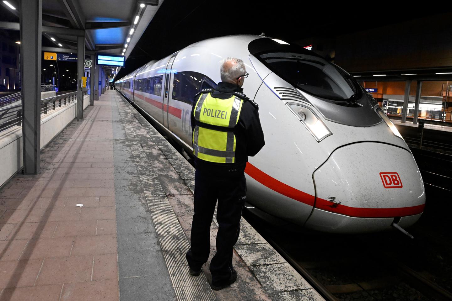 En Allemagne, un homme allume des engins pyrotechniques dans un TGV