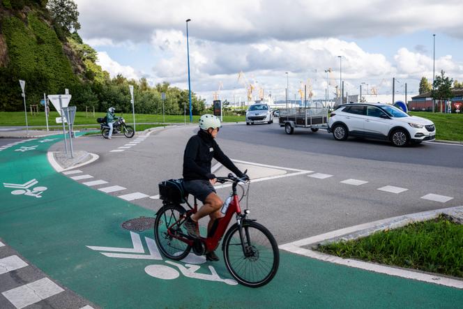 Ciclovia construída na rotatória Herman-Melville na entrada de Brest, 24 de setembro de 2025.