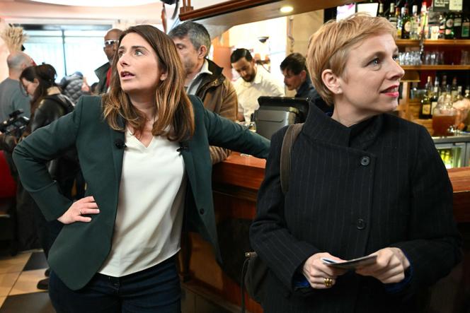 Marine Tondelier (à esquerda), secretária nacional do partido de esquerda Les Écologists, e Clémentine Autain, deputada do Partido Ecologista e Social, em Villepinte, 2 de abril de 2026.