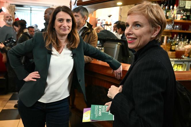 Marine Tondelier, secretaria nacional de los Ecologistas, habla con Clémentine Autain, diputada del grupo Ecologistas y Sociales, en Villepinte (Seine-Saint-Denis), el 2 de abril de 2026.