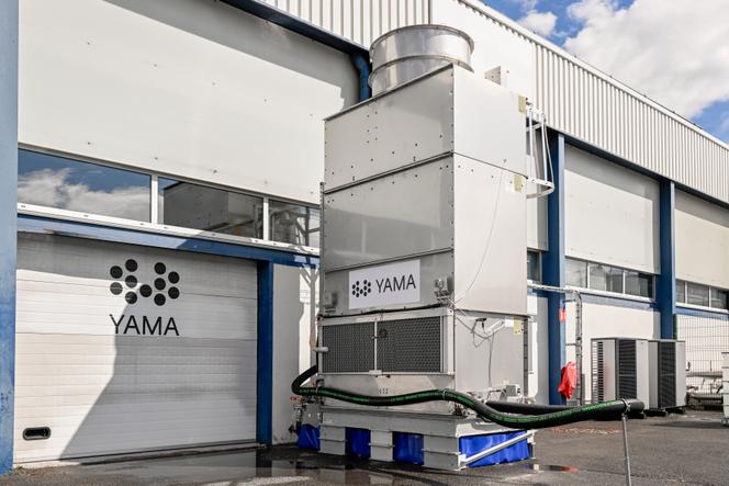 Torre de refrigeração do primeiro protótipo francês de captura de dióxido de carbono no ar (DAC) da empresa Yama, em Drancy (Seine-Saint-Denis), 21 de julho de 2025.