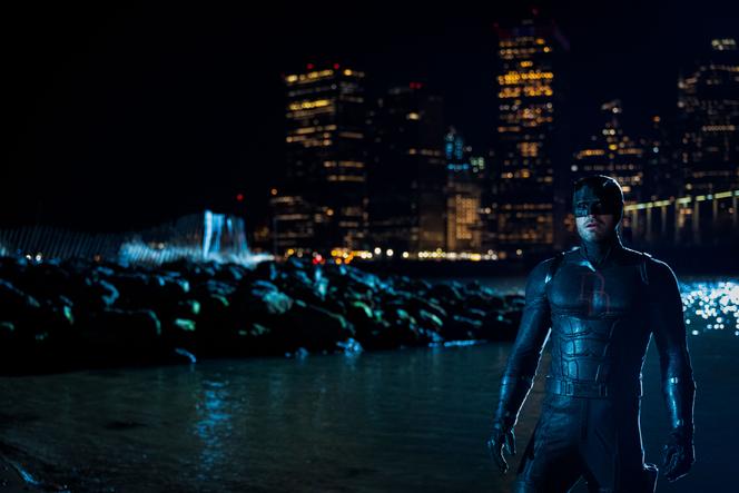 Charlie Cox (Demolidor/Matt Murdock) na série “Demolidor, Nascido de Novo”, criada por Dario Scardapane, Matt Corman e Chris Ord.