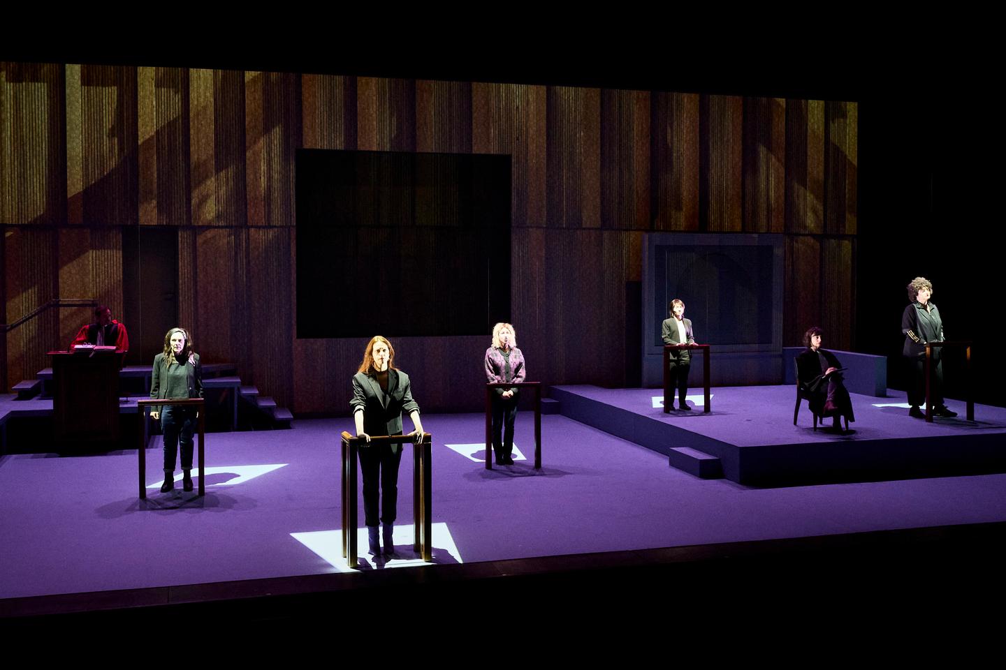 Avec « Entre parenthèses », au Théâtre de la Colline, Pauline Bureau décortique une affaire de pédocriminalité