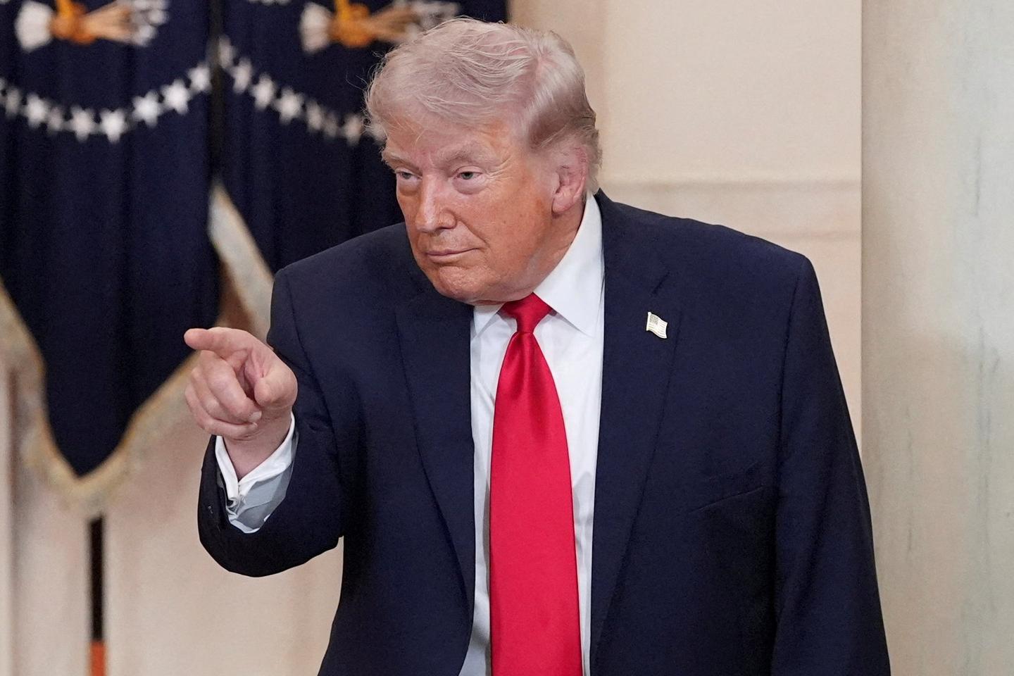 Donald Trump se moque du couple Macron lors d’un déjeuner privé, le président français dénonce des « propos ni élégants, ni à la hauteur »