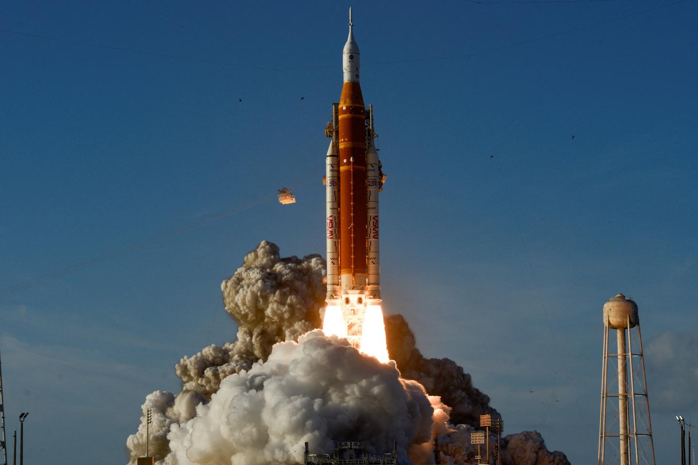 Les images du décollage de la mission Artemis-2 de la NASA, en route vers la Lune avec quatre astronautes à bord