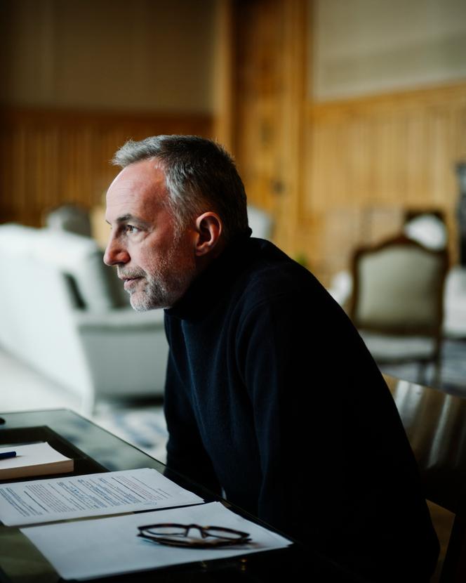 Emmanuel Grégoire, prefeito de Paris, em seu gabinete na Prefeitura, 2 de abril de 2026.