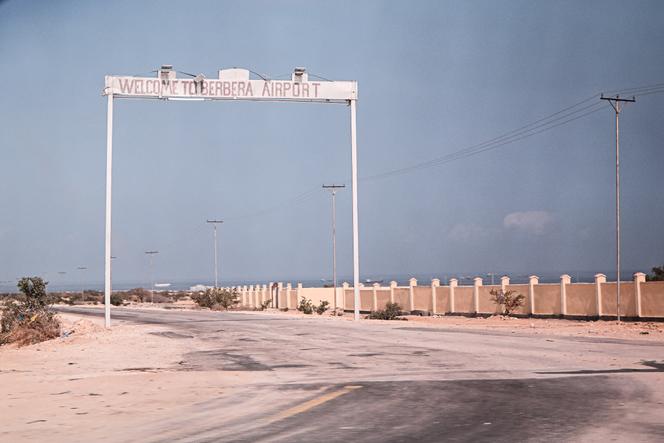 A entrada da estrada que leva ao Aeroporto de Berbera, Somalilândia, em 4 de março de 2026.