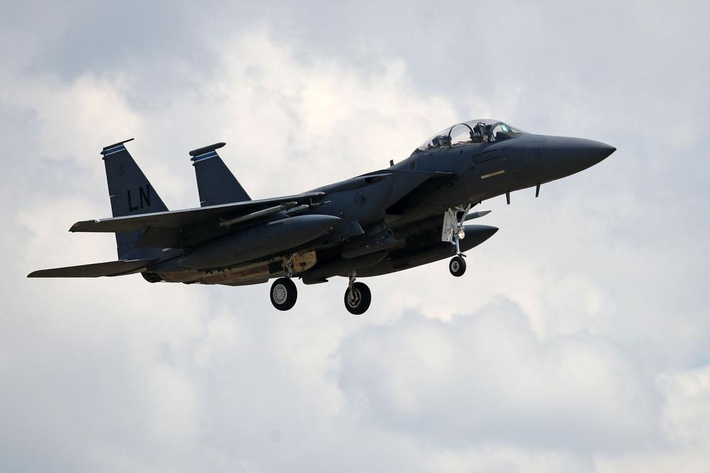 Un avion de chasse F-15E Eagle de l’armée de l’air américaine près de la base de Lakenheath, dans l’est de l’Angleterre, le 15 juin 2020. - CHRIS RADBURN / AFP