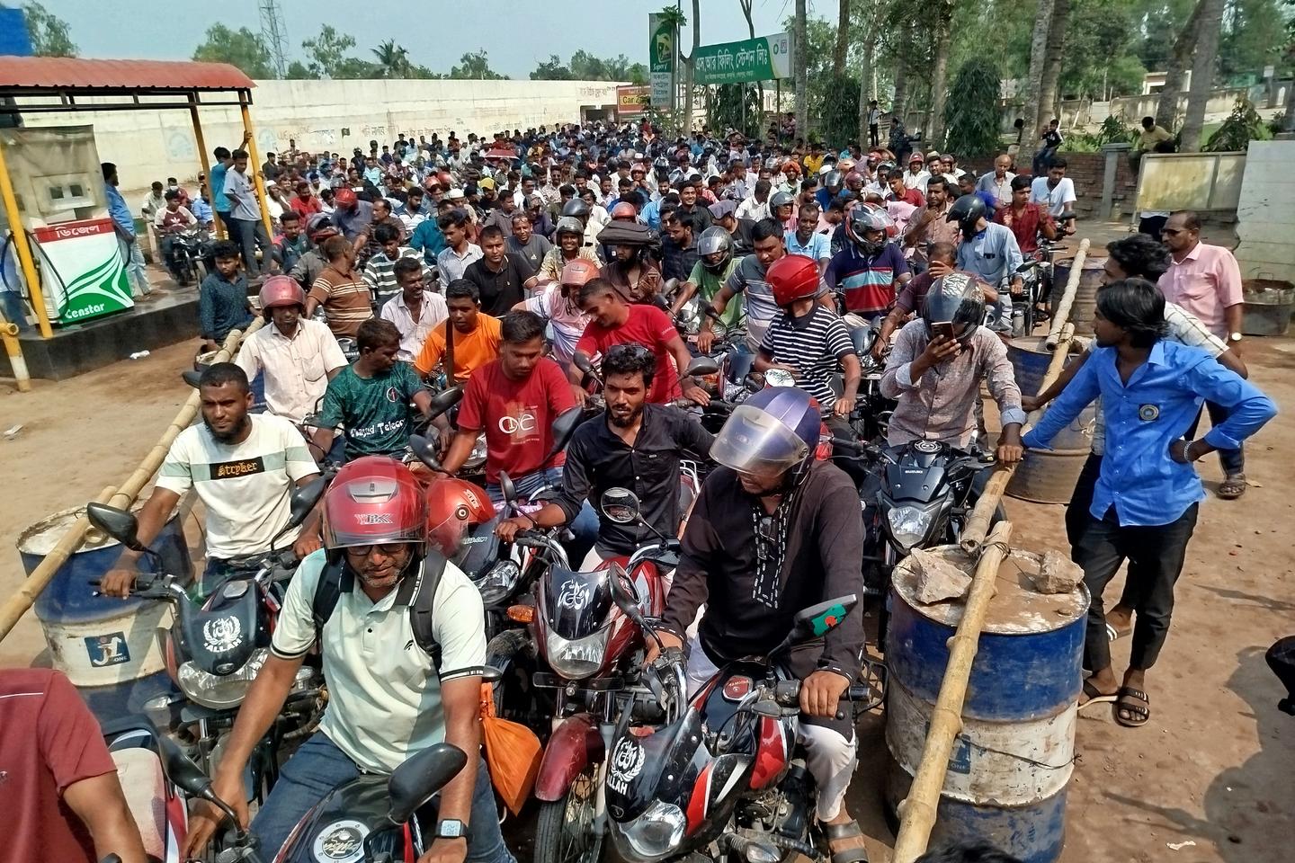 L’Asie subit de plein fouet le choc pétrolier lié à la guerre en Iran, entre pénuries, rationnements et files d’attente