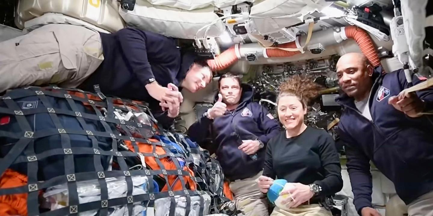 Artemis 2 : les astronautes envoient leur premier message vidéo depuis l'espace