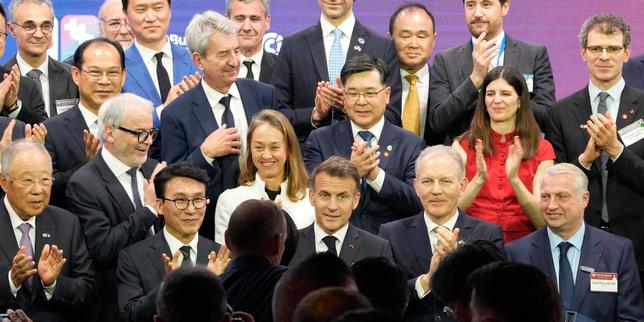 In Japan and South Korea, Macron advocates for a 'third way'