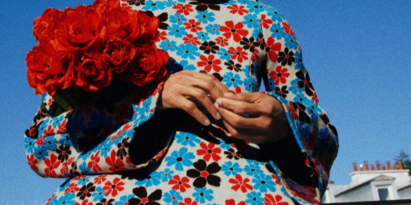 La robe diffuse le pouvoir des fleurs : une saison printanière sous le signe de la nature