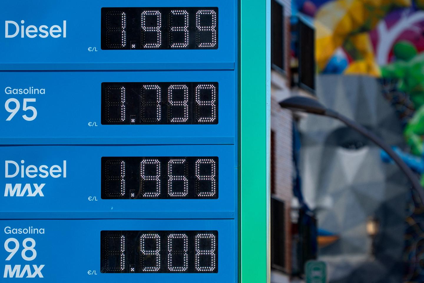 Prix du carburant : l’Allemagne, l’Espagne, l’Italie, le Portugal et l’Autriche appellent à taxer les profits exceptionnels des groupes énergétiques