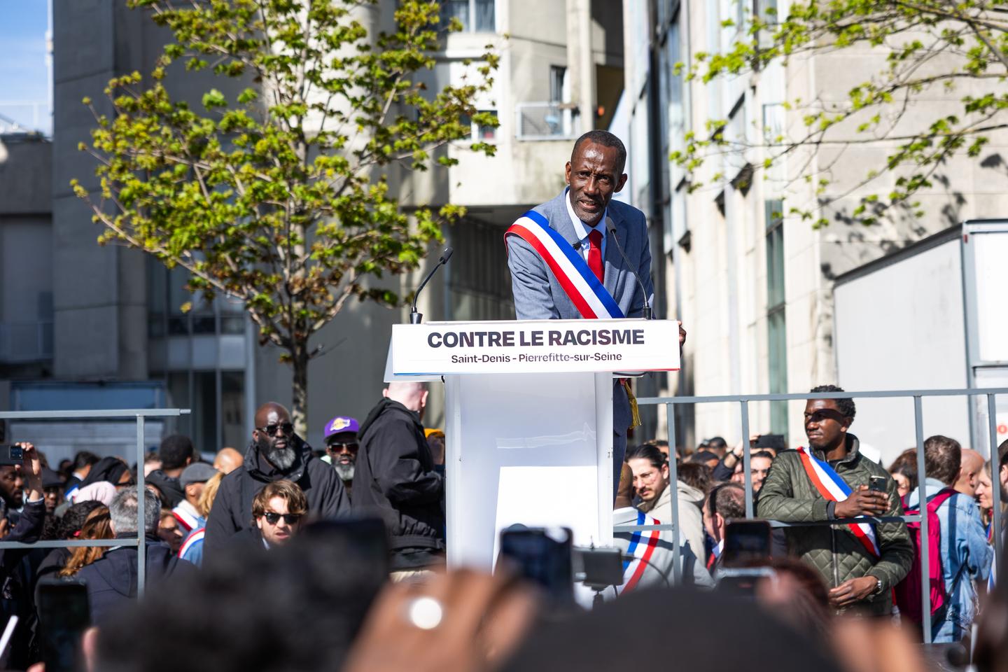 A Saint-Denis, des milliers de personnes rassemblées contre le racisme et en soutien à Bally Bagayoko