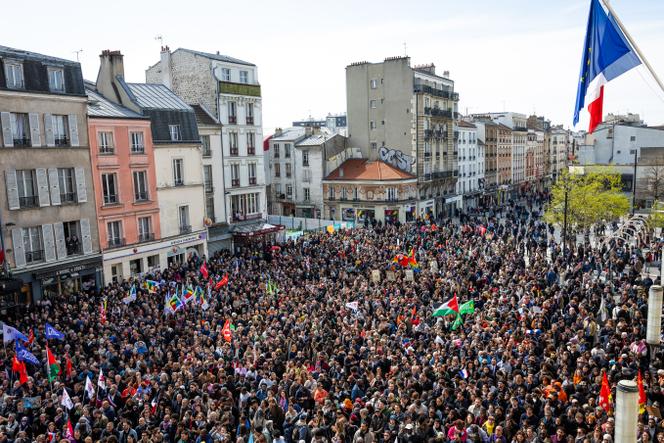 Manifestação de cidadãos contra o racismo, a islamofobia, o anti-semitismo, a discriminação e o ódio aos outros, na praça em frente à Câmara Municipal de Saint-Denis (Seine-Saint-Denis), sábado, 4 de abril de 2026.