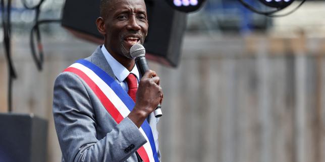 Bally Bagayoko, maire LFI de Saint-Denis, dément toute « incitation » à « siffler » la Marseillaise après des propos sur « le droit à la réplique populaire »