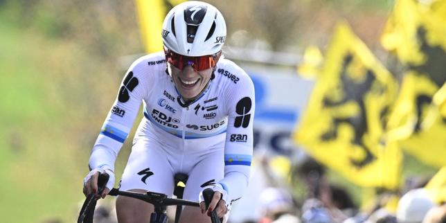IN DIRECT, World Cycling: Halb Vollering großer Favorit des Online-Rennens mit dem Blues überfallen