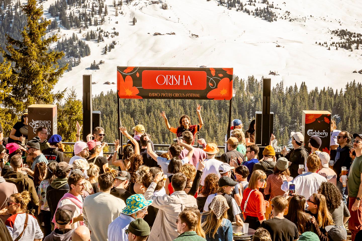 Dans les Alpes, le Radio Meuh Circus Festival transforme La Clusaz en fête géante