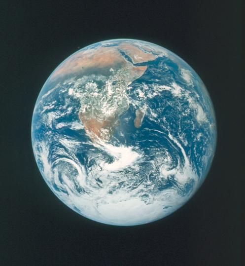 Vista da Terra observada pela tripulação da Apollo-17 enquanto se dirigia para a Lua, 7 de dezembro de 1972.