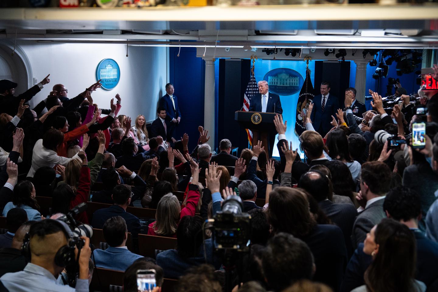 Donald Trump menace d’anéantir les infrastructures civiles iraniennes, au risque de provoquer une escalade majeure dans le conflit au Moyen-Orient